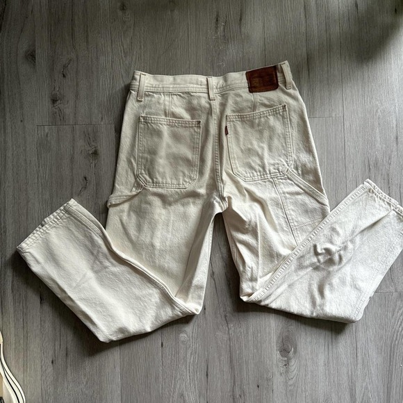Levi's Cream Ankle Cropped Pants - Picture 2 of 6